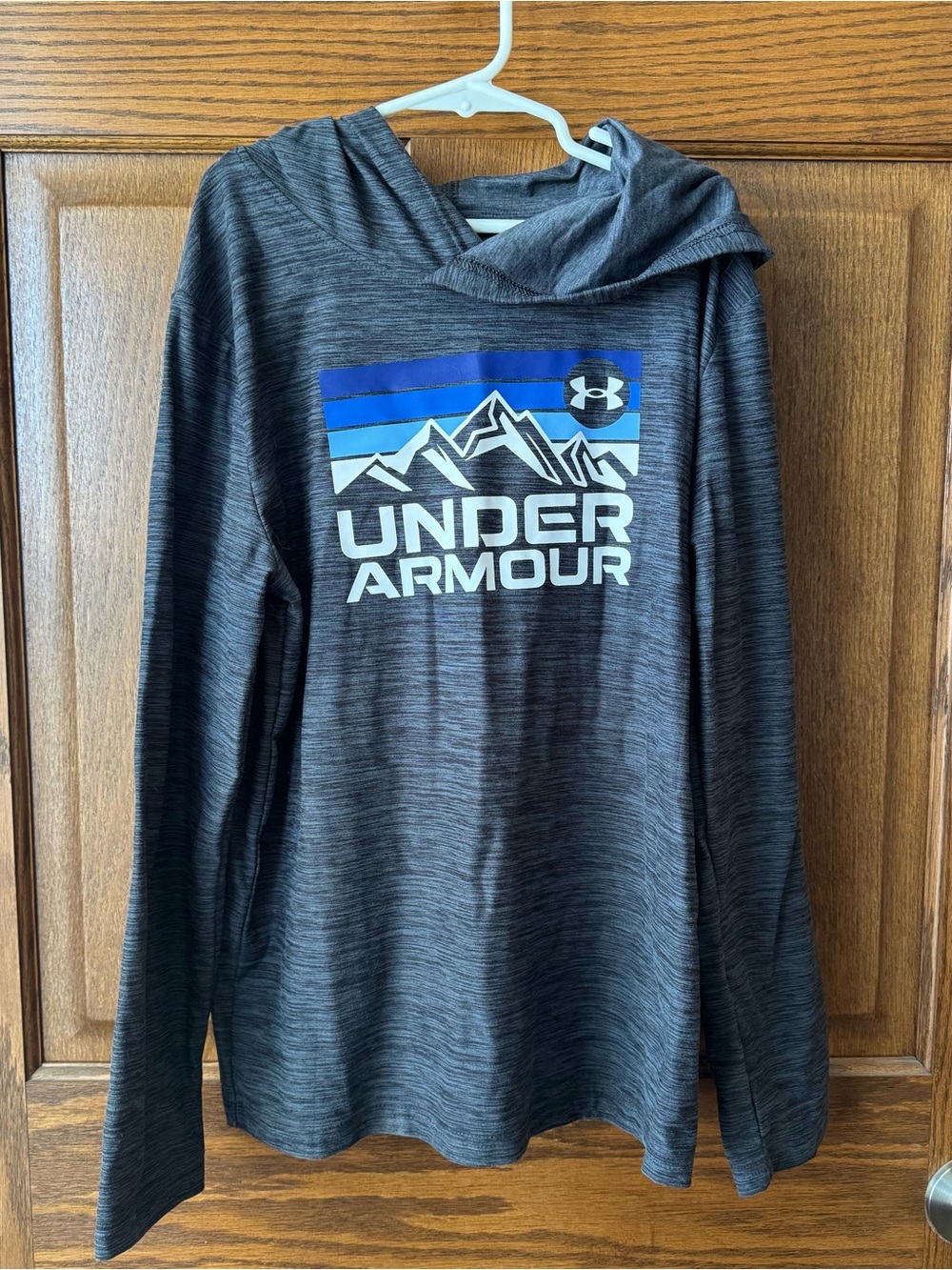 Under Armour Boys YL Gray Hooded Graphic Performance Top with Blue Accent